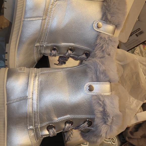 London Fog Silver Duck Boots - Picture 7 of 11